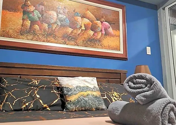 Отель Azure Paranaque Near Airport